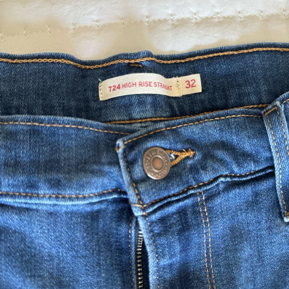 Levi’s 724 High Rise Straight - Picture 4 of 9